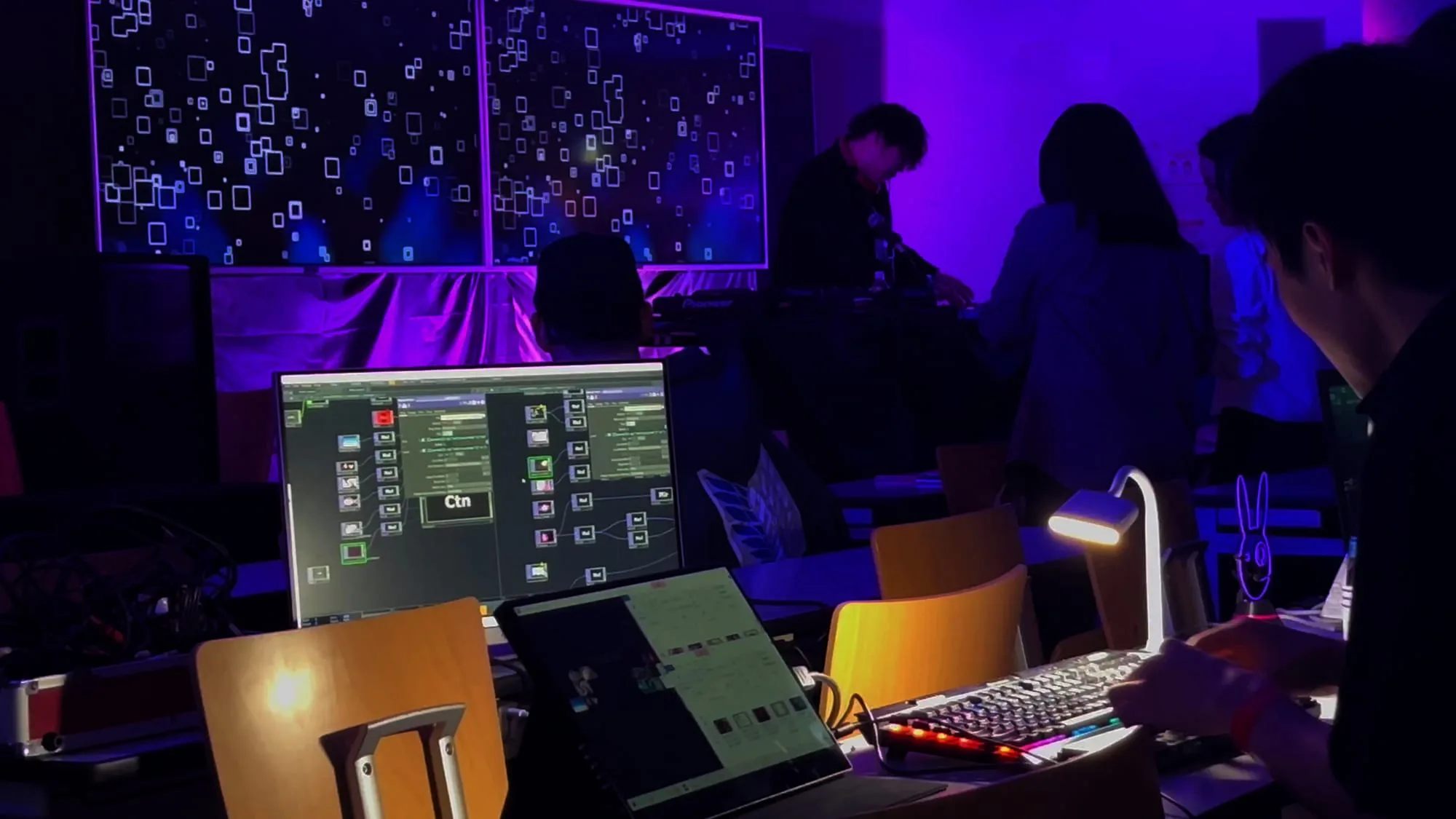 映像演出：VJ